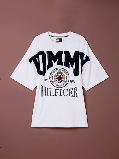 Tommy Hilfiger Festive Logo Crest Tişört Erkek Beyaz | TH427TCI