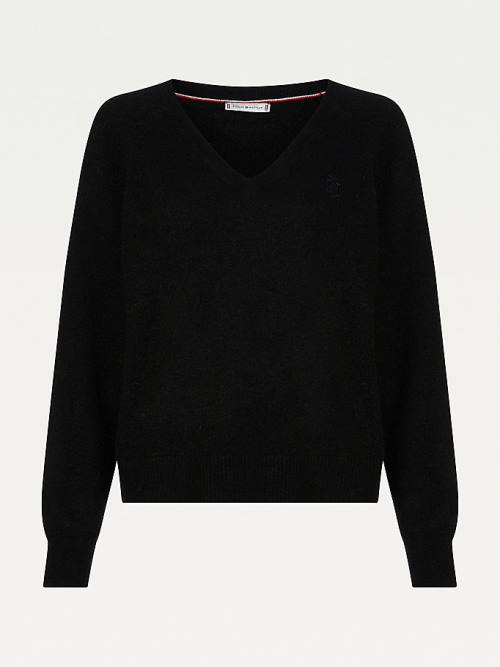 Tommy Hilfiger Monogram Embroidery Relaxed Fit V-Neck Jumper Kazak Kadın Siyah | TH135BTF