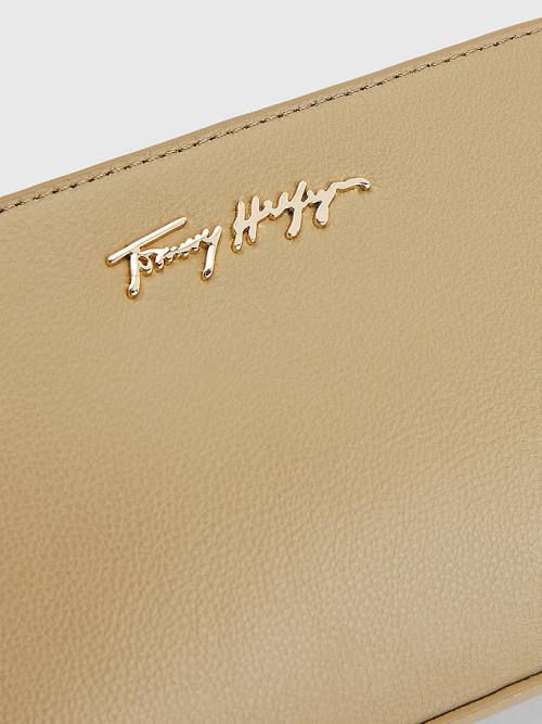 Tommy Hilfiger Signature Camera Çanta Kadın Kahverengi | TH486SDK