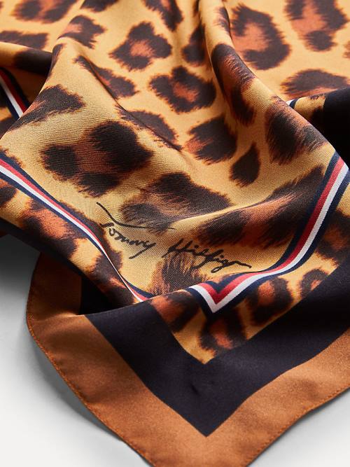 Tommy Hilfiger Signature Leopard Print Silk Bandana Fular Kadın Bej Rengi | TH275ZLN