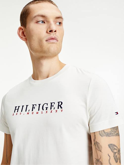 Tommy Hilfiger Signature Organic Pamuklu Graphic Logo Tişört Erkek Beyaz | TH193ZJQ