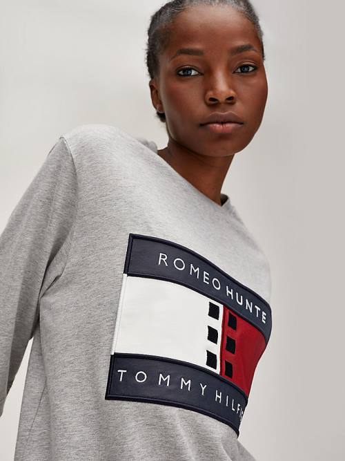 Tommy Hilfiger TOMMYXROMEO Dual-Gender Tişört Kadın Gri | TH972FDJ