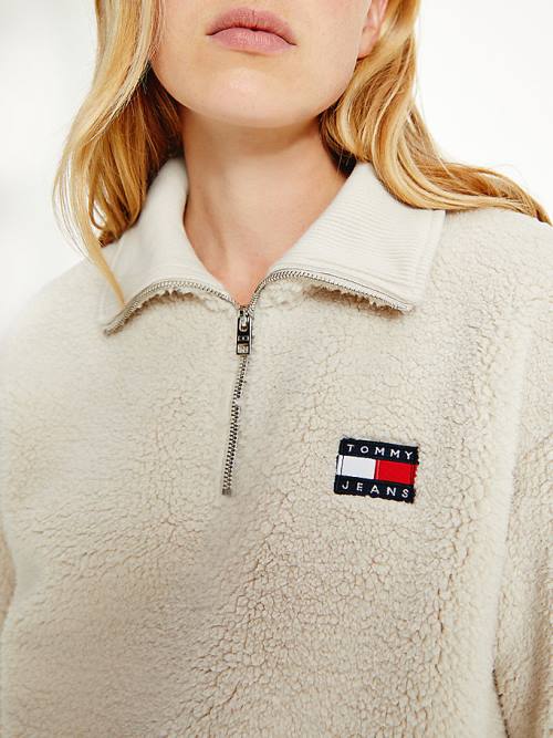 Tommy Hilfiger Tommy Badge Boxy Plush Fleece Sweatshirt Kapüşonlu Sweatshirt Kadın Bej Rengi | TH165UVI